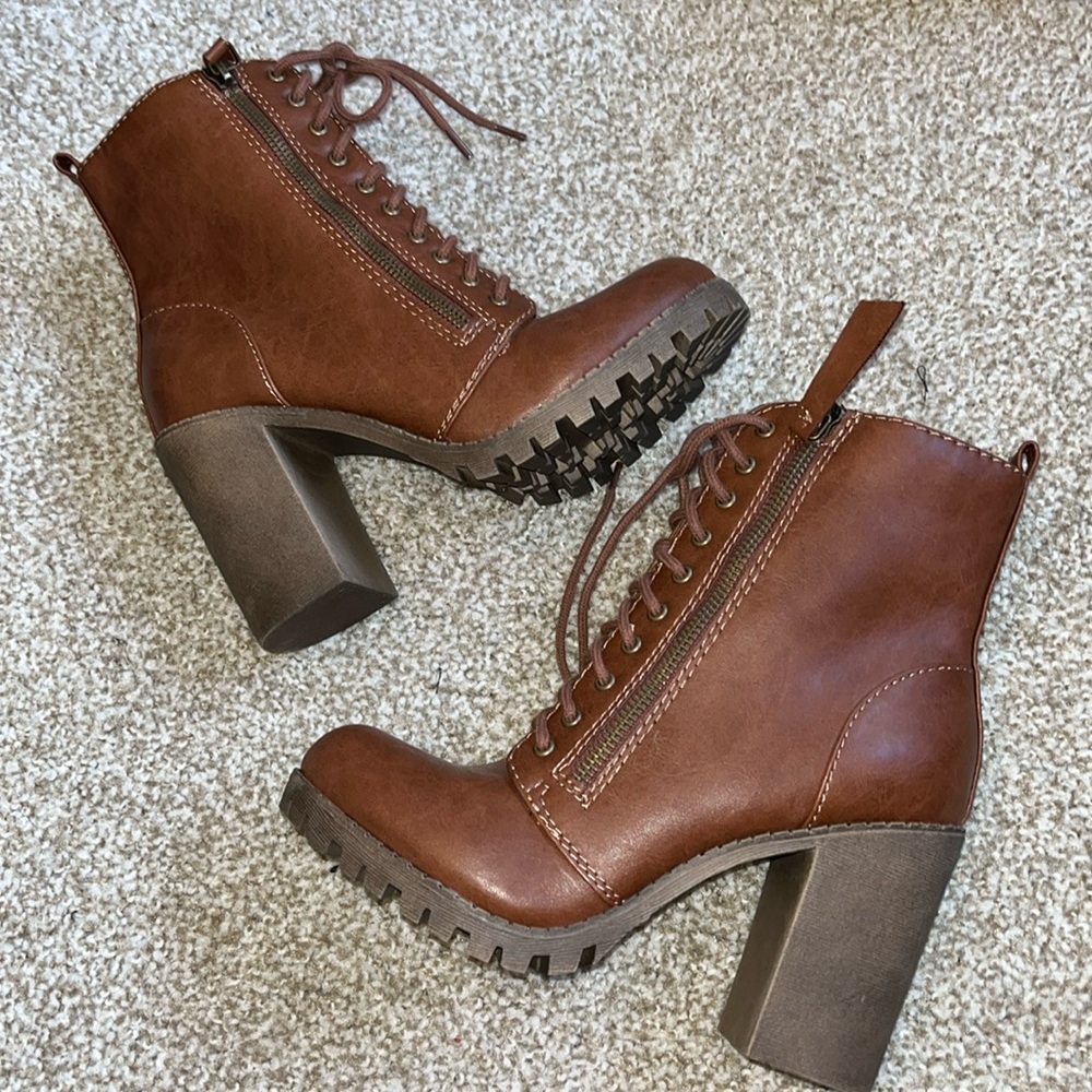 Heeled booties